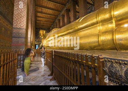Wat Pho, Tempel des liegenden Buddha. Sehenswürdigkeiten, architektonisch bedeutender Tempelkomplex. Es ist die Heimat von Phra Buddhasaiyas. Die Gilde Stockfoto