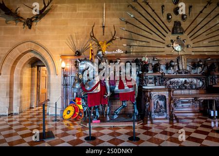 Die große Halle, das Innere von Warwick Castle, Warwickshire, England, Großbritannien. Stockfoto