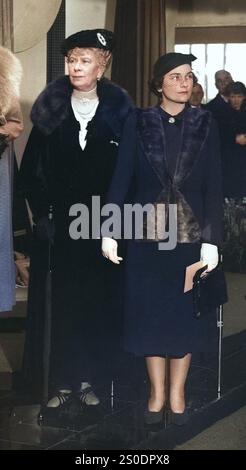 Königin Mary und ihre Schwiegertochter Prinzessin Alice, Duchess of Gloucester 1935 in London Stockfoto