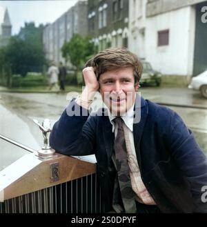 Der Schauspieler William Roache aus der Krönungsstraße mit seinem ersten Rolls Royce Stockfoto