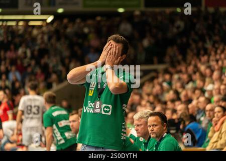 Goeppingen, Deutschland. Dezember 2024. Ben Matschke (frisch auf Goeppingen, Cheftrainer), frisch auf Goeppingen vs. MT Melsungen, Handball, Bundesliga, 17. Spieltag, Saison 2024/2025, 27.12.2024, Foto: Eibner-Pressefoto/Max Vogel Credit: dpa/Alamy Live News Stockfoto