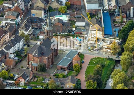Aus der Vogelperspektive, katholische St.-Bartholomäus-Kirche, Baustelle für neues Feuerwehrhaus an der Ecke Münsterdeich/Bleichstraße, Isselburg, Lowe Stockfoto