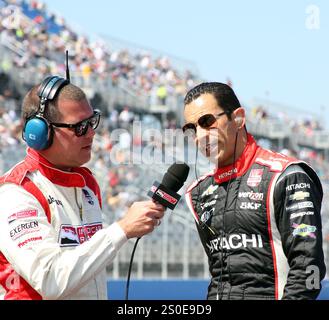 Milwaukee Wisconsin, USA – 17. August 2014: Interview mit dem Fahrer von Verizon IndyCar Series Indyfest ABC 250. 3 Helio Castroneves Sao Paulo, Brasilien Hitachi Te Stockfoto