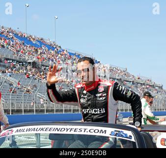 Milwaukee Wisconsin, USA – 17. August 2014: Verizon IndyCar Series Indyfest ABC 250 Drivers Parade. 3 Helio Castroneves Sao Paulo, Brasilien Hitachi Team Stockfoto