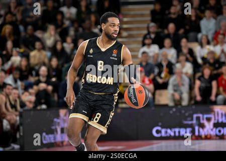 Monaco, Monaco. Dezember 2024. Jordan Loyd ist als Monaco-Spieler Nr. 8 beim Euroleague-Spiel zwischen AS Monaco und Anadolu Efes Istanbul in der Gaston Medecin Hall zu sehen. Endergebnis: AS Monaco 94 - 75 Anadolu Efes Istanbul (Foto: Laurent Coust/SOPA Images/SIPA USA) Credit: SIPA USA/Alamy Live News Stockfoto