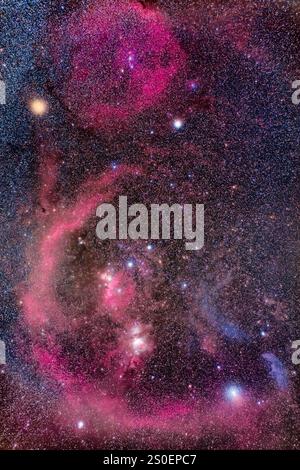 Der molekulare Wolkenkomplex des Orion mit Barnard's Loop, der sich um das Bild dreht. Stockfoto