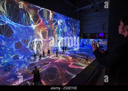 FRANKREICH. PARIS (75) (12. BEZIRK) DIE IMMERSIVE AUSSTELLUNG „PIXEL“, (DIGITALE KUNST), VON MIGUEL CHEVALIER, IM GRAND PALAIS IMMERSIF, LY Stockfoto