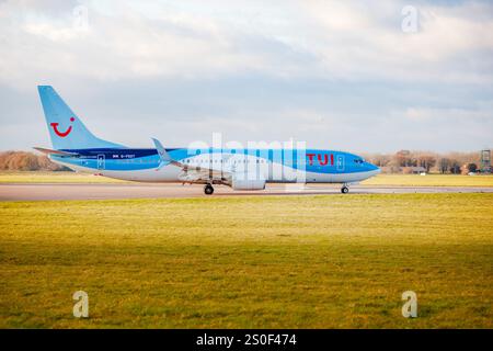 G-FDZT Boeing 737-8K5(WL) TUI Airlines Norwich Airport UK 26-11-2017 Stockfoto