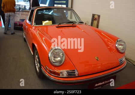 Frankfurt am Main, Deutschland 09.21.2019: MOTORWORLD Oldtimer Stand Car auf der IAA in Frankfurt 2019 Stockfoto