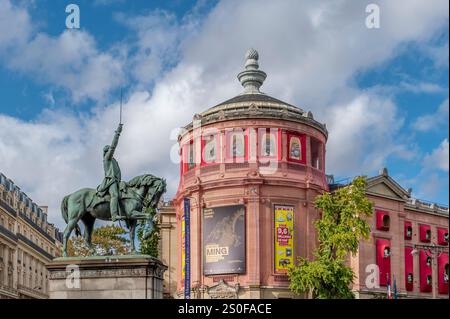 Der Place d'Iéna ist ein Platz in Paris, Frankreich, wo sich das Reiterdenkmal George Washington und das Musée Guimet befinden Stockfoto