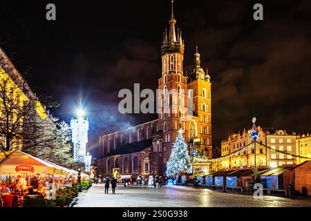 Marienkirche bei Nacht beleuchtet Stockfoto