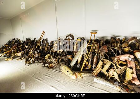 Stille Zeugen: Prothesen von Holocaust-Opfern (Staatliches Museum Auschwitz-Birkenau, Polen) Stockfoto