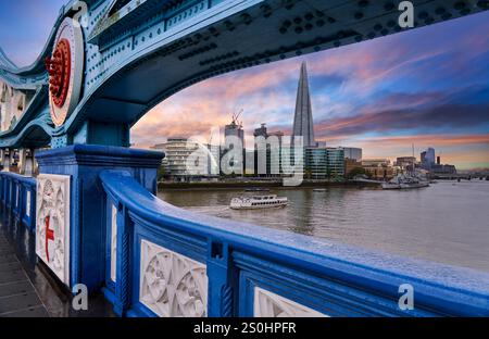 Die Themse, die Shard, das Rathaus, von der Tower Bridge aus gesehen, London, England, Großbritannien Stockfoto