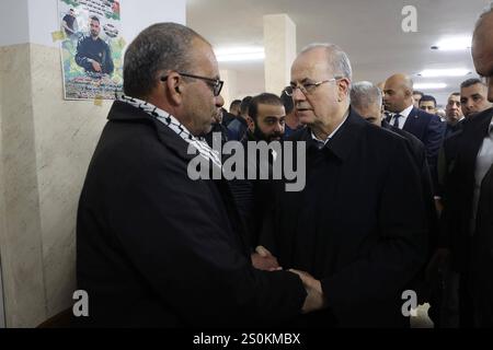 Palästinensischer Premierminister Mohammad Mustafa besucht Gouvernement Qalqilya der palästinensische Premierminister Mohammad Mustafa besucht Gouvernement Qalqilya und trifft sich am 28. Dezember 2024 mit Generalgouverneur Hussam Abu Hamdeh, den lokalen Behörden und offiziellen Persönlichkeiten im Gouvernement Qalqilya im Westjordanland. Foto: Büro des Premierministers apaimages Qalqilya Qalqilya palästinensisches Gebiet 281224 Qalqilya MPO 003 Urheberrecht: XapaimagesxPrimexMinisterxOfficexxapaimagesx Stockfoto