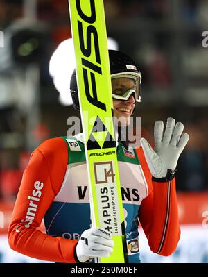 Oberstdorf, Deutschland. Dezember 2024. Skisport/Skispringen: Vier-Hügel-Turnier, Weltmeisterschaft, große Schanze, Männer, Qualifikation, Gregor Deschwanden (Schweiz) nach dem Sprung. Vermerk: Daniel Karmann/dpa/Alamy Live News Stockfoto