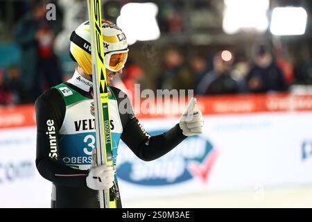 Oberstdorf, Deutschland. Dezember 2024. Skisport/Skispringen: Vier-Hügel-Turnier, Weltmeisterschaft, große Schanze, Männer, Qualifikation, Killian Peier (Schweiz) nach dem Sprung. Vermerk: Daniel Karmann/dpa/Alamy Live News Stockfoto