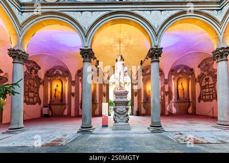 Florenz Toskana Italien. Palazzo Medici Riccardi. Der Innenhof Stockfoto