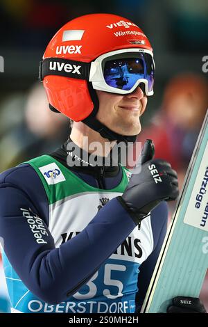 Oberstdorf, Deutschland. Dezember 2024. Skisport/Skispringen: Vier-Hügel-Turnier, Weltmeisterschaft, große Schanze, Männer, Qualifikation, Stephan Leyhe (Deutschland) nach dem Sprung. Vermerk: Daniel Karmann/dpa/Alamy Live News Stockfoto