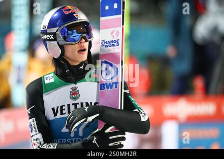 Oberstdorf, Deutschland. Dezember 2024. Skisport/Skispringen: Vier-Hügel-Turnier, Weltmeisterschaft, große Schanze, Männer, Qualifikation, Ryoyu Kobayashi (Japan) nach dem Sprung. Vermerk: Daniel Karmann/dpa/Alamy Live News Stockfoto