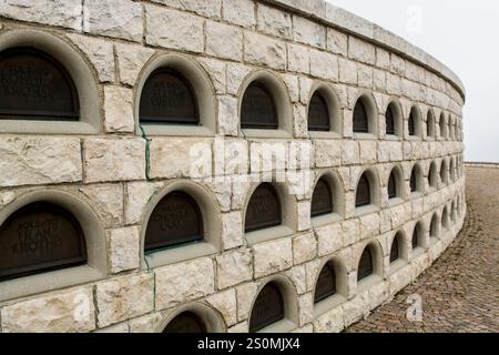 Das militärische Denkmal für den 1. Weltkrieg des Monte Grappa Monument, Monte Grappa Gipfel, Treviso, Italien, europa. Stockfoto