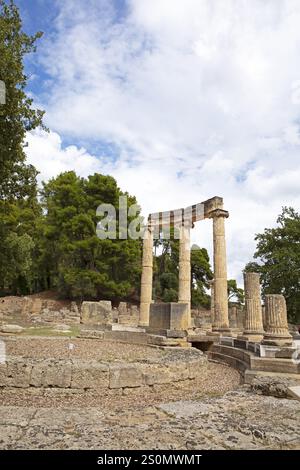 Philippeion, rundes Gebäude, antike Ruinen der archäologischen Stätte von Olympia, UNESCO-Weltkulturerbe, Elis, Peloponnes, Griechenland, Europa Stockfoto