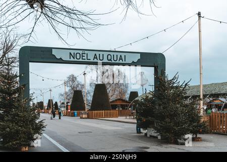 Genf, Schweiz - 10. Dezember 2024: Eintritt zum Weihnachtsmarkt Noel Au Quai in Genf Stockfoto