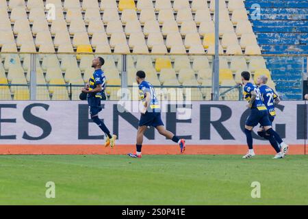 Parma, Italien. Dezember 2024. Hernani feiert das Tor beim Spiel der Serie A zwischen Parma und AC Monza am 28. Dezember 2024 im Ennio Tardini Stadion in Parma, Italien Credit: Mairo Cinquetti/Alamy Live News Stockfoto