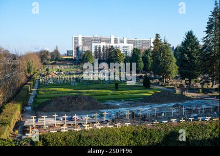 Friedhöfe und Sozialwohnungen in Jette, Region Brüssel-Hauptstadt, Belgien, 28. Dezember 2024 Stockfoto