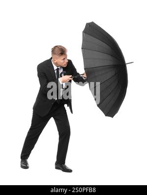 Mann im Anzug mit schwarzem Regenschirm auf weißem Hintergrund Stockfoto