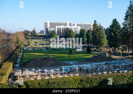 Friedhöfe und Sozialwohnungen in Jette, Region Brüssel-Hauptstadt, Belgien, 28. Dezember 2024 Stockfoto