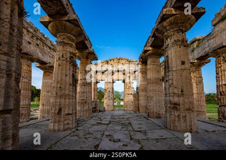 Dorischer Tempel der Hera von ca. 450 v. Chr., als der Tempel des Poseidon oder Apollo in Paestum, Italien früher falsch zugeschrieben. Stockfoto