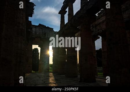 Dorischer Tempel der Hera von ca. 450 v. Chr., als der Tempel des Poseidon oder Apollo in Paestum, Italien früher falsch zugeschrieben. Stockfoto