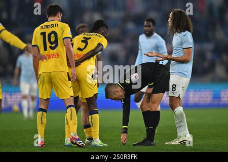 Rom, Italien. Dezember 2024. Schiedsrichter Davide Massa während des 18. Tages der Serie A Meisterschaft zwischen S.S. Lazio und Atalanta B.C. im Olympiastadion am 28. Dezember 2024 in Rom, Italien. Quelle: Domenico Cippitelli/Alamy Live News Stockfoto