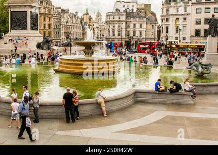 Trafalgar Square Brunnen, Central London, England. Stockfoto