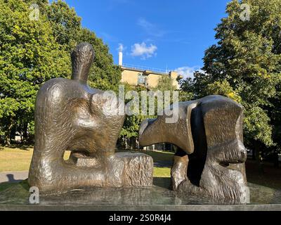 henry Moor Bronze, University of East anglia Campus, norwich, norfolk, england Stockfoto