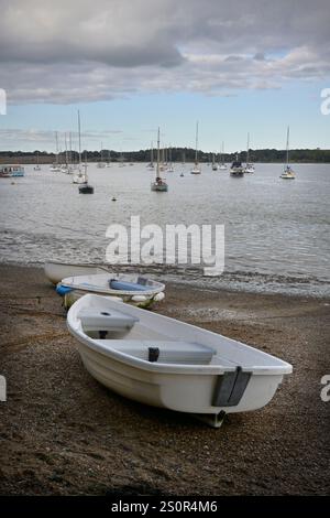 Boote liegen in Waldringfield, River deben, suffolk, england Stockfoto