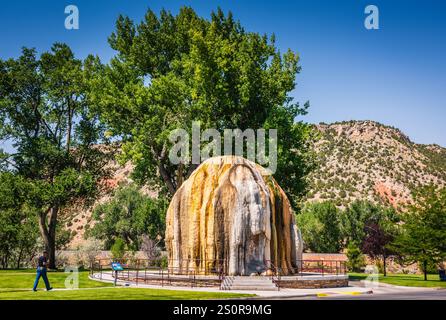 Thermopolis WY USA - 22. August 2017: Ursprünglich gebaut, um Dampf aus heißen Quellen abzulassen, die durch den Park geleitet werden, ist die ursprüngliche Tipi-Form nun mehrschichtig Stockfoto