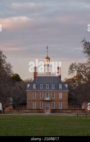 Governor's Palace auf dem Palace Green am Abend, Colonial Williamsburg, Virginia Stockfoto