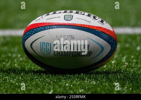 Galway, Irland. Dezember 2024. Der offizielle Ball beim Spiel der United Rugby Championship Round 9 zwischen Connacht Rugby und Ulster Rugby im Dexcom Stadium in Galway, Irland am 28. Dezember 2024 (Foto: Andrew SURMA/ Credit: SIPA USA/Alamy Live News) Stockfoto