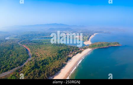 Galgibaga und Talpona Strand aus der Vogelperspektive bei Sonnenuntergang. Galgibaga oder Galgibagh Beach ist ein öffentlicher Strand in der Nähe des Palolem Strandes in South Go Stockfoto