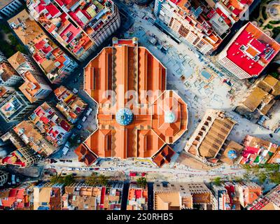 Panoramablick auf Mercado Central. Mercat Central ist ein öffentlicher zentraler Markt im Zentrum von Valencia, Spanien. Stockfoto