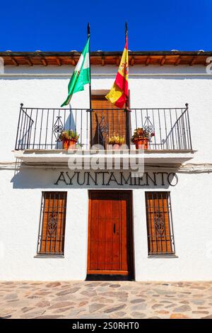 Rathaus oder Ayuntamiento-Gebäude im Dorf Bubion. Bubion ist ein Dorf im Gebiet von Alpujarras in der Provinz Granada in Andalusien, Spanien. Stockfoto