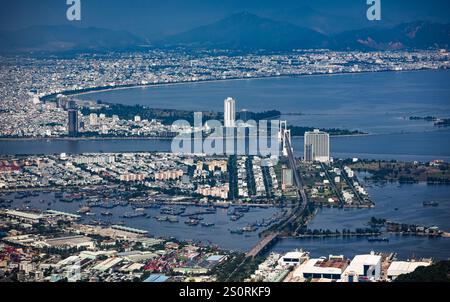 Panoramablick auf die Skyline des Stadtzentrums von da Nang. Danang ist die viertgrößte Stadt Vietnams. Downtown da Nang mit Hotels und Restaurants für Tu Stockfoto
