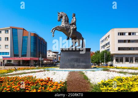 Didim, Türkei - 30. Juli 2022: Reiterstatue von Mustafa Kemal Atatürk auf dem Platz der Stadt Didim in der Provinz Aydin, Türkei. Stockfoto