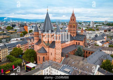 Mainzer Dom Antenne Panoramablick, auf dem Marktplatz der Stadt Mainz in Deutschland Stockfoto