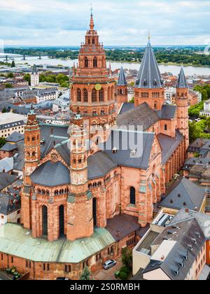 Mainzer Dom Antenne Panoramablick, auf dem Marktplatz der Stadt Mainz in Deutschland Stockfoto