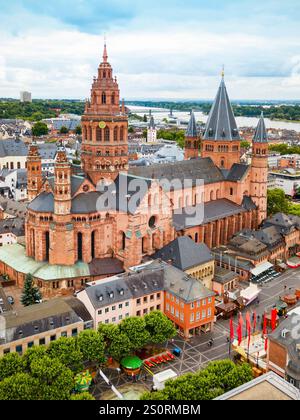 Mainzer Dom Antenne Panoramablick, auf dem Marktplatz der Stadt Mainz in Deutschland Stockfoto