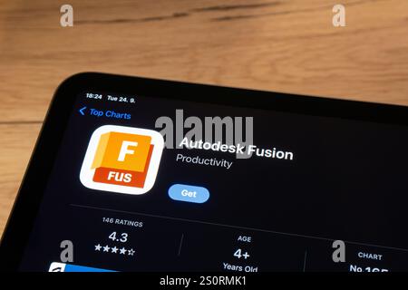OSTRAVA, TSCHECHIEN – 24. SEPTEMBER 2024: App Store mit Autodesk Fusion Productivity App wird installiert Stockfoto