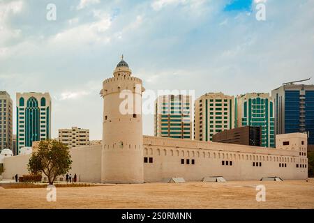 Qasr Al Hosn oder Weiß Fort ist das älteste Gebäude in der Stadt Abu Dhabi, der Hauptstadt der Vereinigten Arabischen Emirate Stockfoto