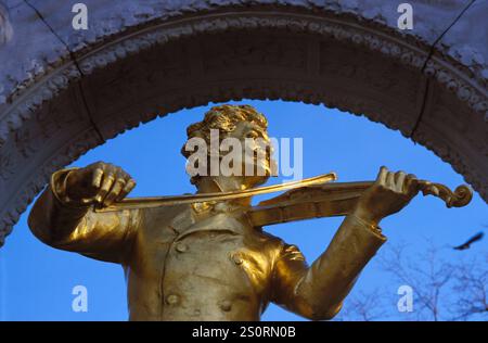 REKORDDATUM NICHT ANGEGEBEN wien, österreich, johann strauss denkmal im Stadtpark von wien *** wien, österreich, johann strauss denkmal im stadtpark von wien Copyright: xx Stockfoto